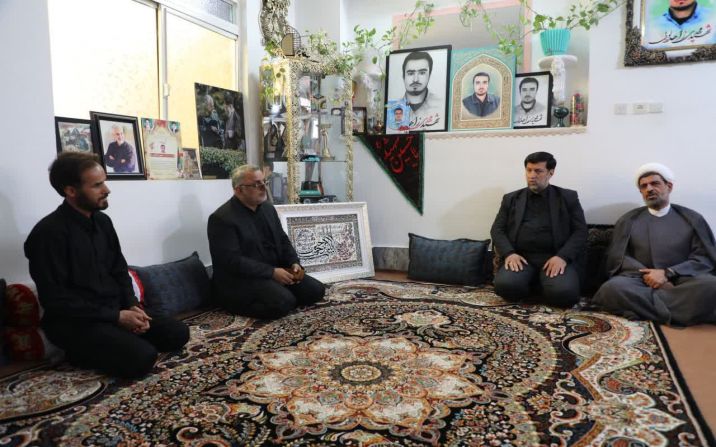 استاندار جدید قم با خانواده شهید مدافع امنیت «مهدی زاهدلوئی»دیدار کرد استاندار جدید قم با خانواده شهید مدافع امنیت «مهدی زاهدلوئی»دیدار کرد